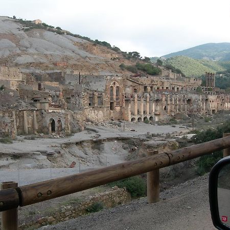 הוילה ארבוס Agriturismo Rocca Su Moru מראה חיצוני תמונה