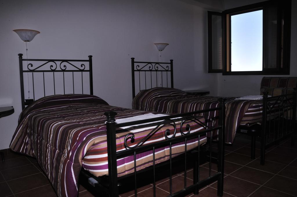 הוילה ארבוס Agriturismo Rocca Su Moru מראה חיצוני תמונה