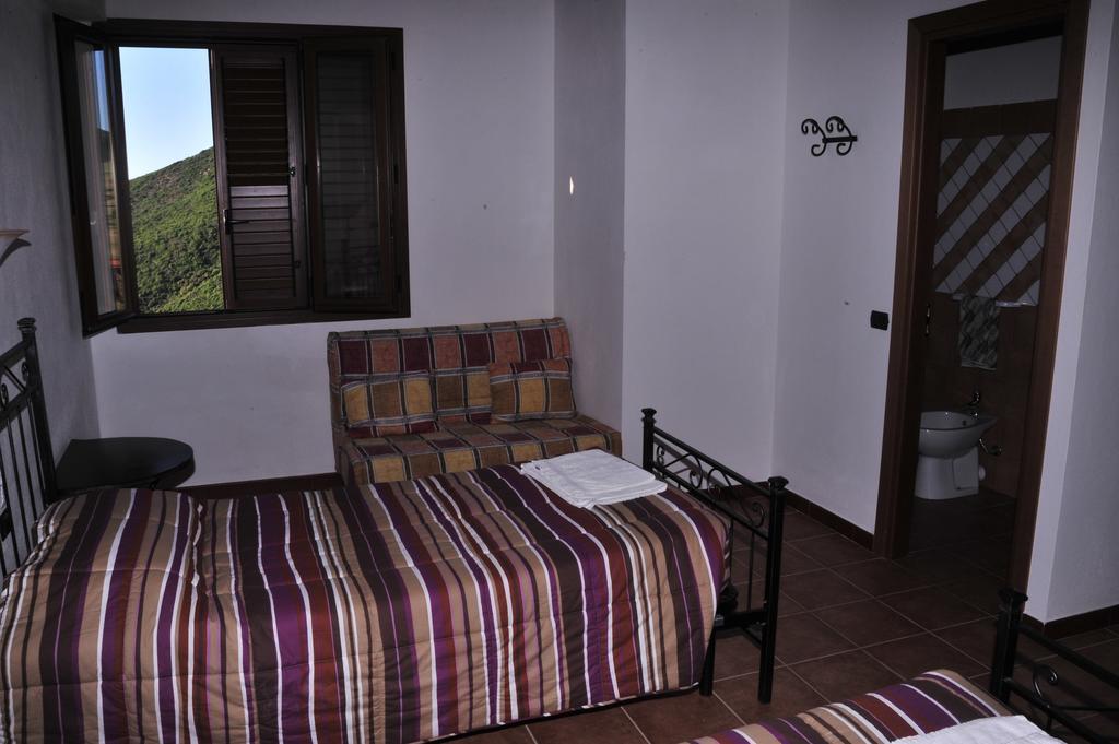הוילה ארבוס Agriturismo Rocca Su Moru מראה חיצוני תמונה
